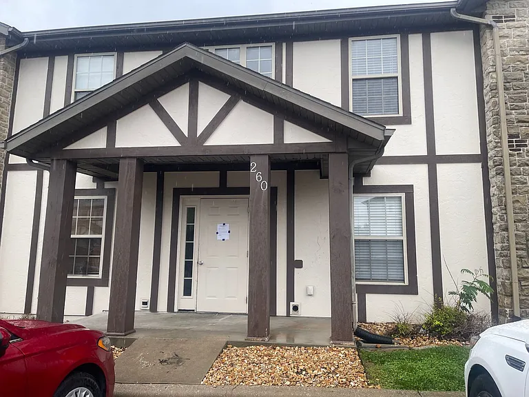 260 Toni Ln #D — Photo 6