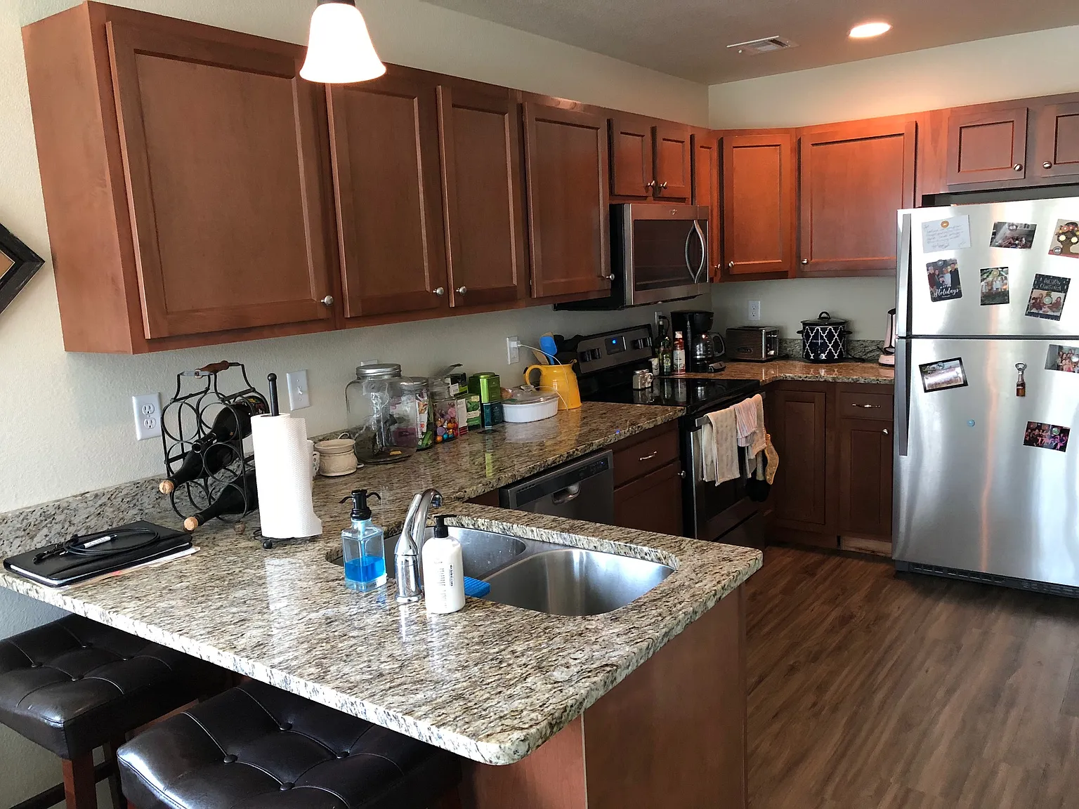 4 bed, 4.5 bath, 2100 sqft, $2,400 — Photo 3