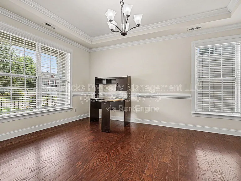 655 Brookhaven Dr — Photo 9