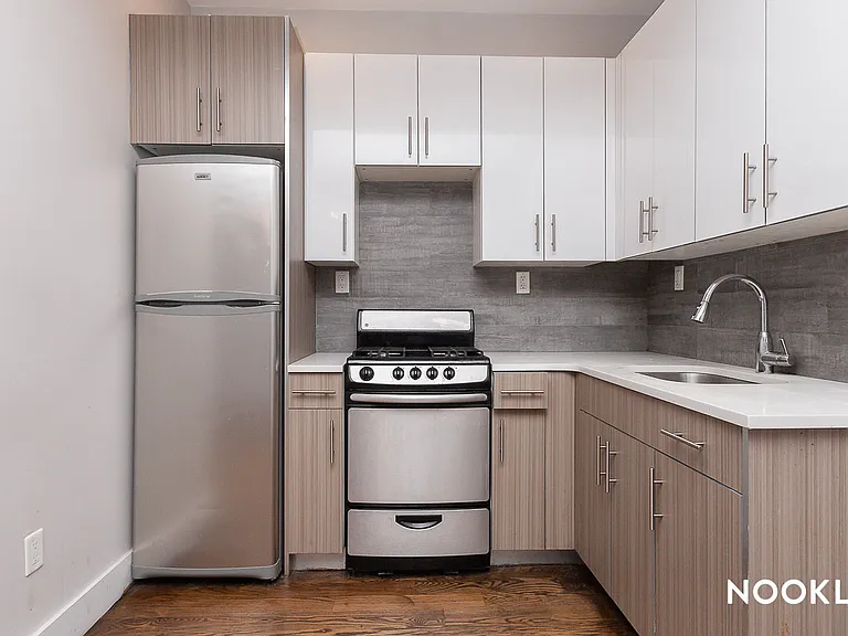 112 Manhattan Ave #3R — Photo 7