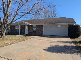 704 S Little Ave, Gentry, AR 72734