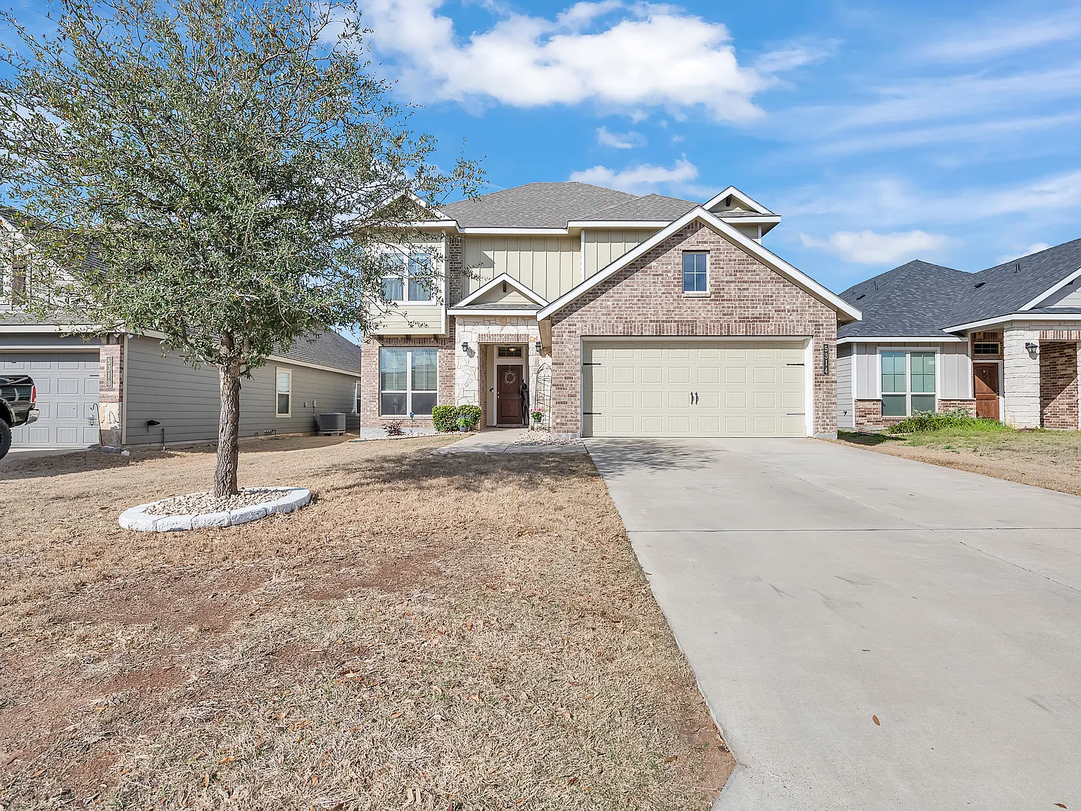 5 bed, 3.5 bath, 3048 sqft, $2,695 — Photo 2