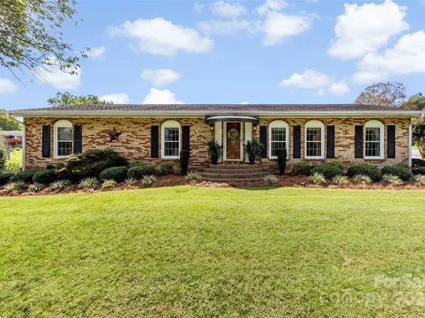 2413 Essen Ln, Gastonia, NC 28054