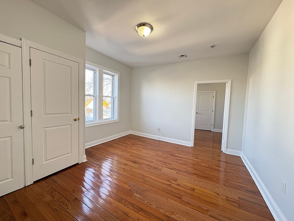 2nd image of 164 Bergen Ave #4B