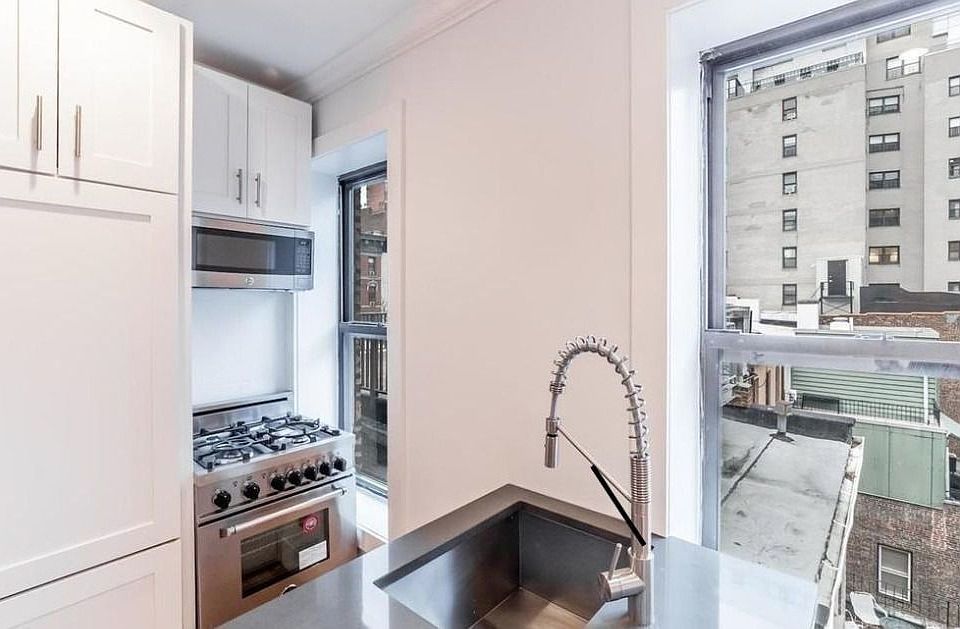 2nd image of 512 E 81st St APT 4R