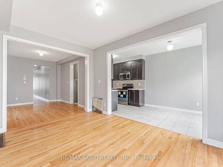 67 Yardley Cres — Photo 21