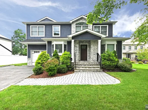 19 Palm St, Hillsdale, NJ 07642
