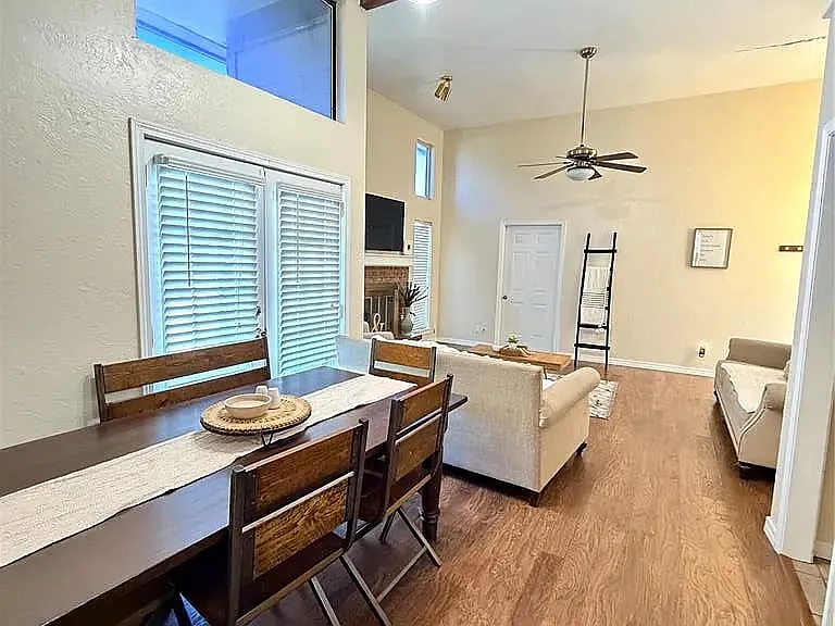 800 NE 17th Ct — Photo 4