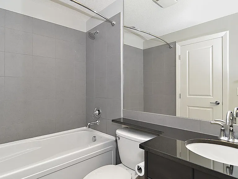 211 13th Ave SE #2105 — Photo 8