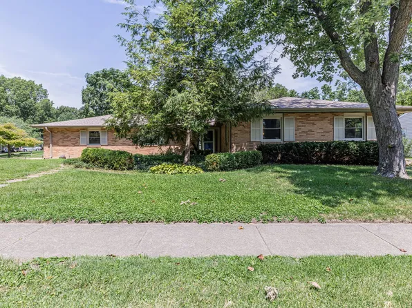 2206 Southmoor Dr, Champaign, IL 61821