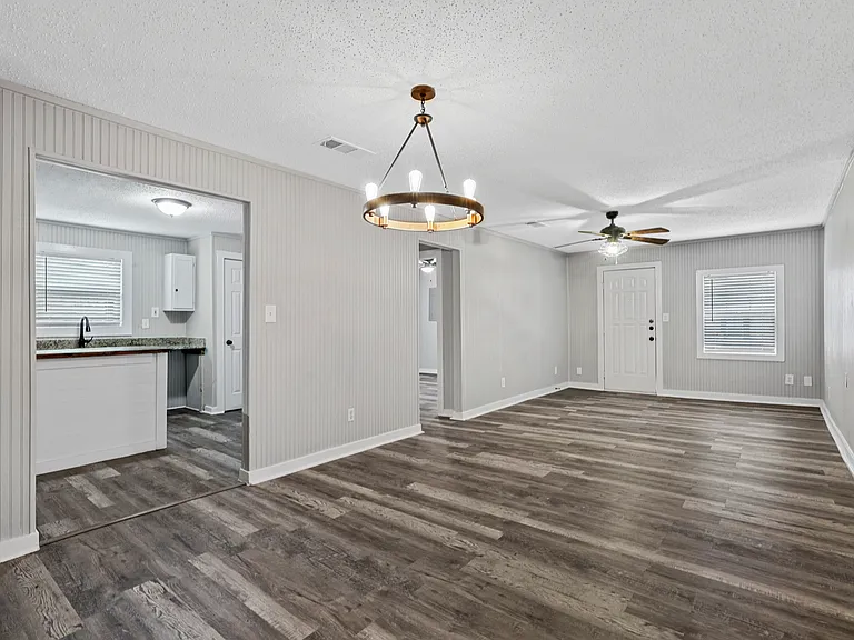 1009 Oak St — Photo 13