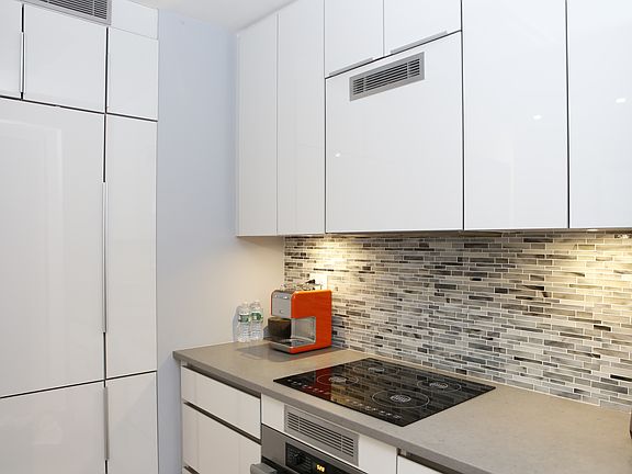 3rd image of 275 Greenwich St #9FS