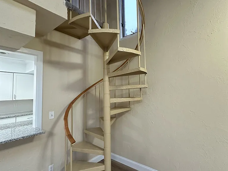 1749 Hillside Pl — Photo 30