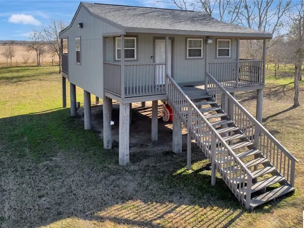 257 River Oaks Rd, Cuero, TX 77954