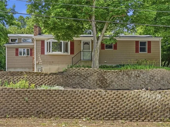 27 Royal Ave, Cranston, RI 02920