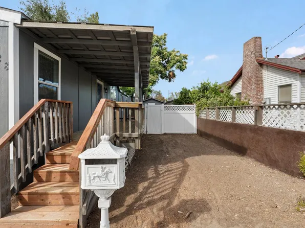 328 N 3rd Ave, Oakdale, CA 95361