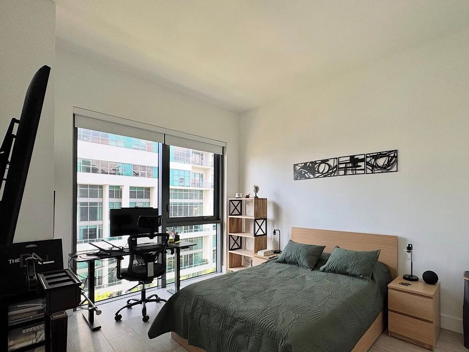 1st image of 121 NE 34th St #601