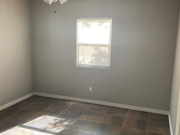 4th image of 4723 Bartlett Ave