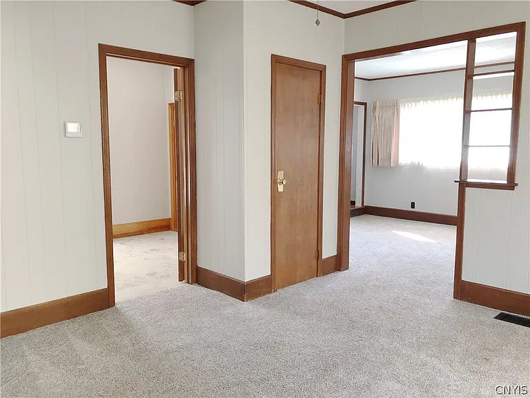 708 Schuyler St — Photo 4