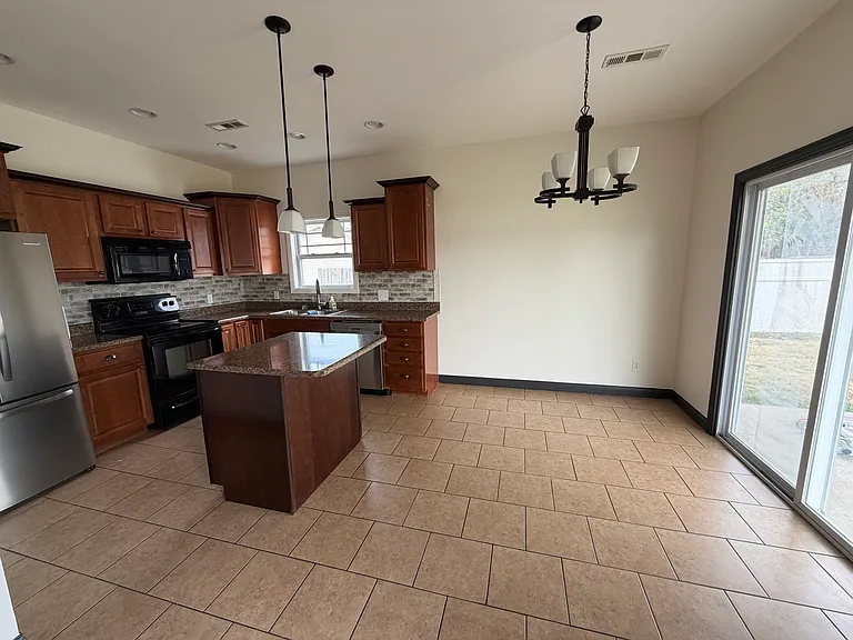 2427 Indiana Ave #1 — Photo 4