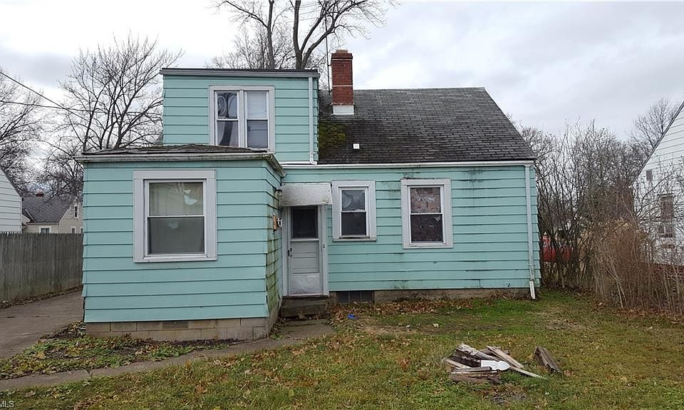 2nd image of 293 Hawthorne St