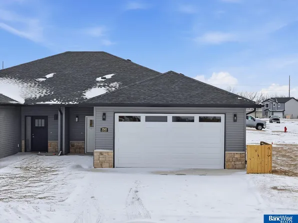 3501 Pearl Crescent Dr, Lincoln, NE 68504