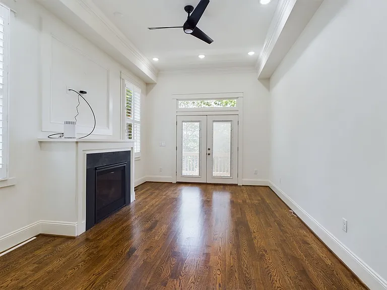 2515 E Franklin St — Photo 13