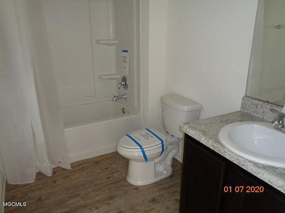 5th image of 504 E Marigold Dr