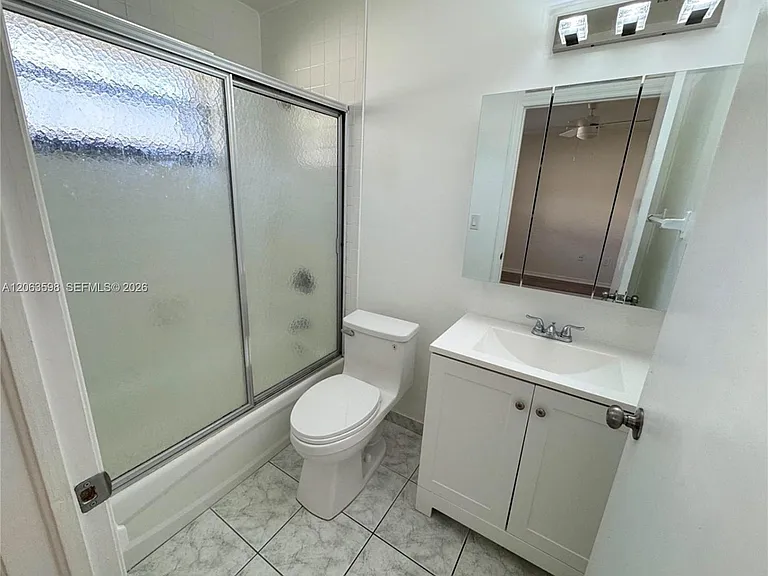 5637 Taft St #5637 — Photo 9