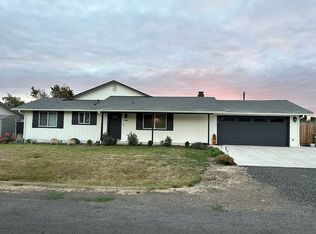 2880 Willow Dr, Lebanon, OR 97355