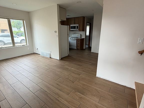 4th image of 912 Logan St #1