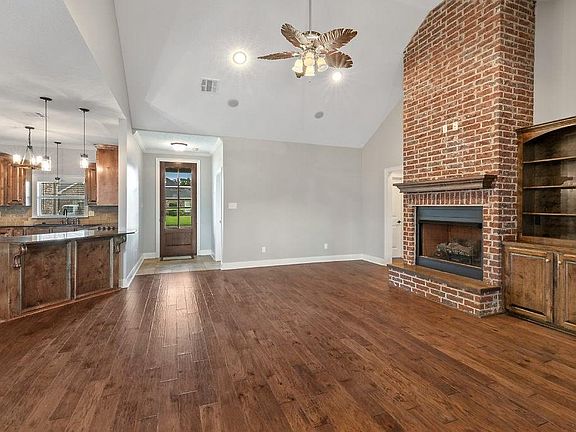 5th image of 637 Archwood St