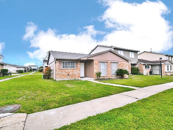 2nd image of 13050 Clarewood Drive