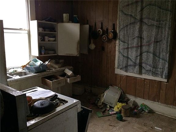 3rd image of 211 E McKinney Ave