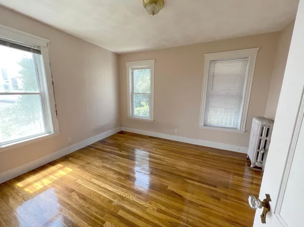 382 McGrath Hwy APT 2L, Somerville, MA 02143