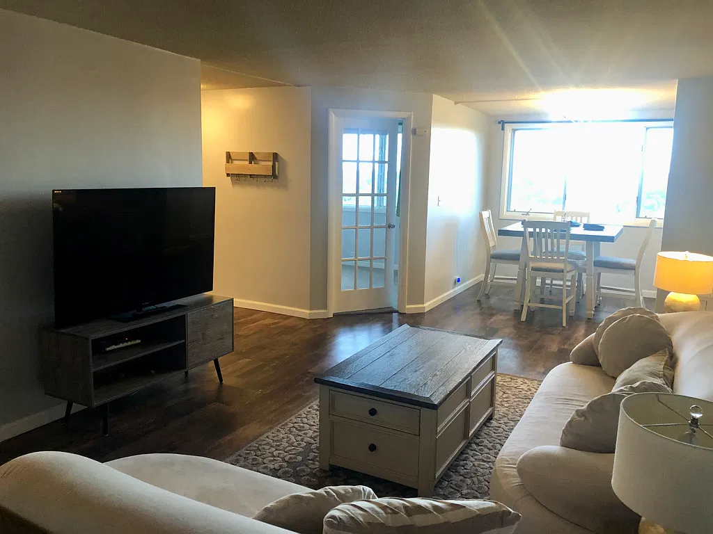 2 bed, 885 sqft, $1,800 — Photo 1