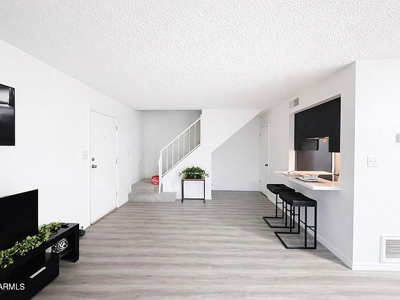 3rd image of 3221 W ROYAL PALM Road W