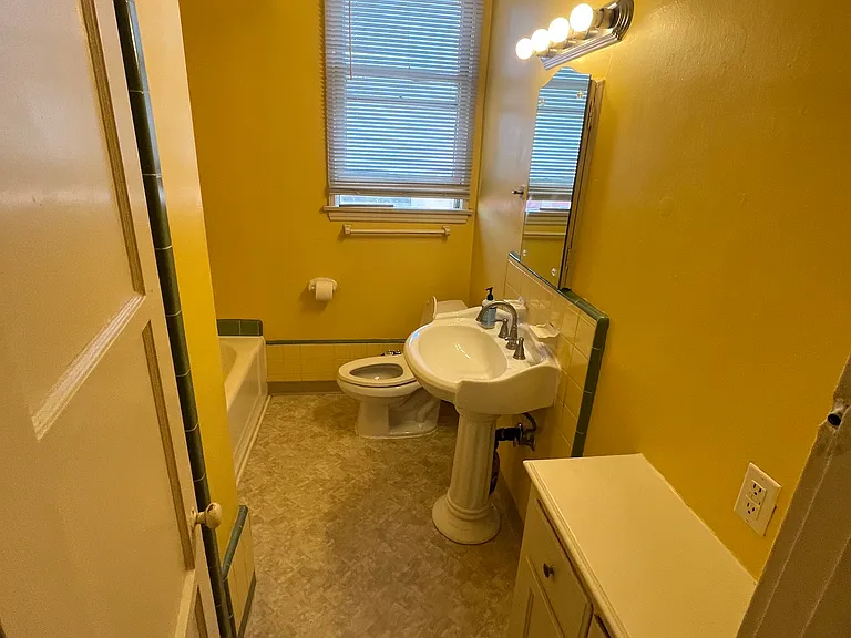 139 1/2 S Sweetzer Ave — Photo 12