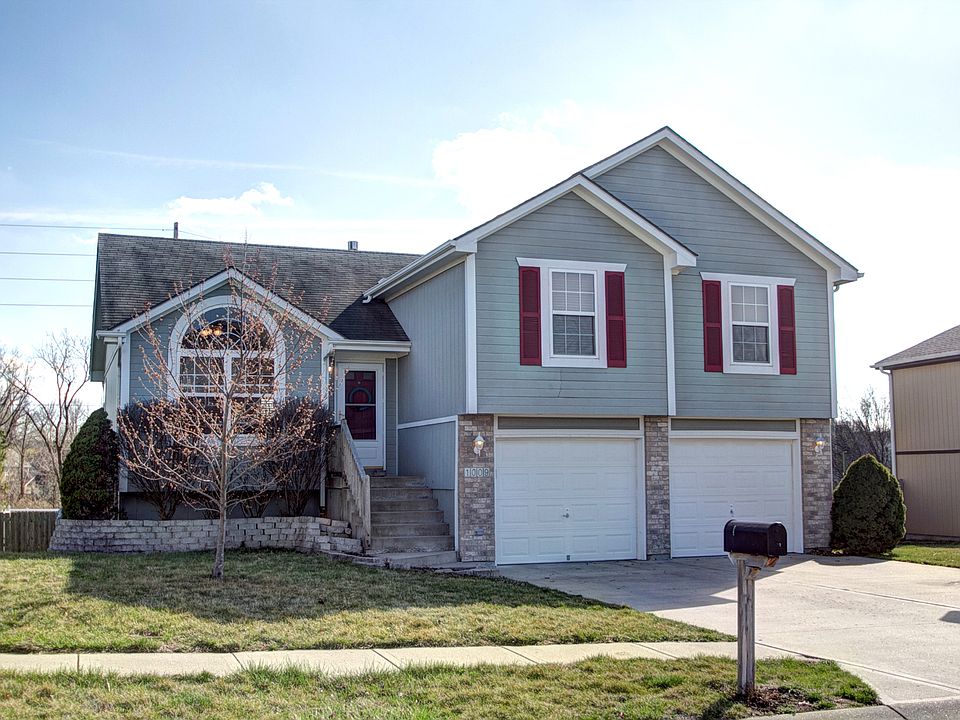 1st image of 1009 NW Dogwood Dr