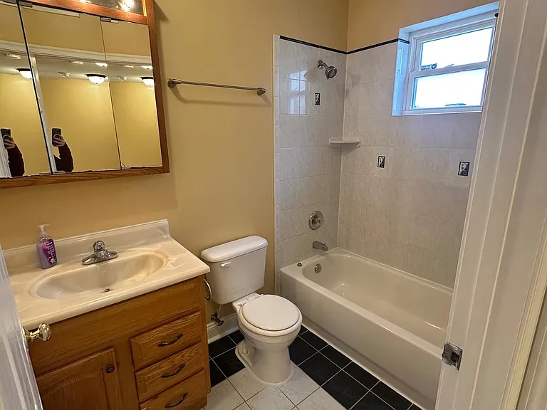 422 W Franklin St #1B — Photo 16