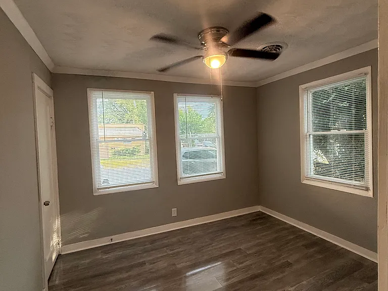 2404 Hartford St — Photo 5