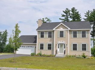8 Crawford Ln, Hooksett, NH 03106