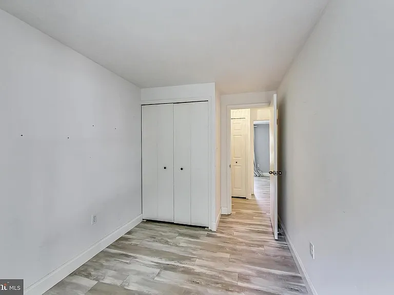 2268 Prince Of Wales Ct — Photo 24