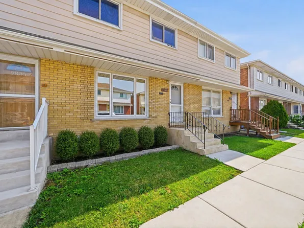 9837 Garden Ct, Schiller Park, IL 60176