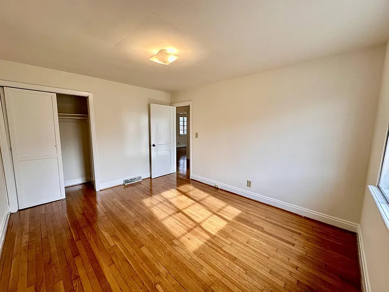 522 Elmhurst Rd — Photo 9