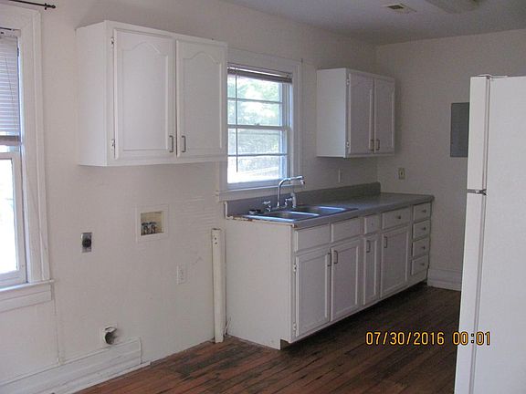 4th image of 912 Charlotte Ave
