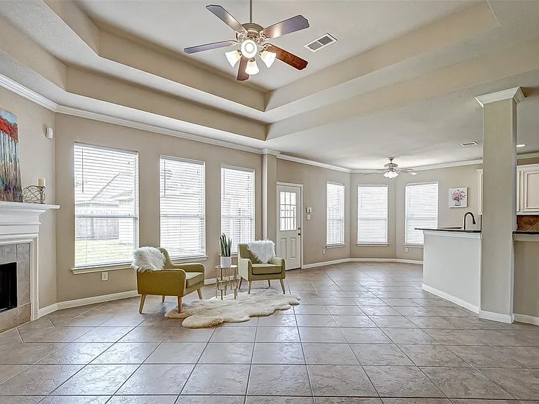 4602 Butler Springs Ln — Photo 9