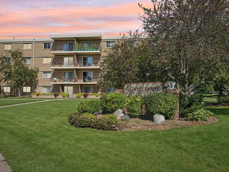 Cherry Court Apartments — Photo 23