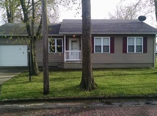 216 N 10th St, Herrin, IL 62948