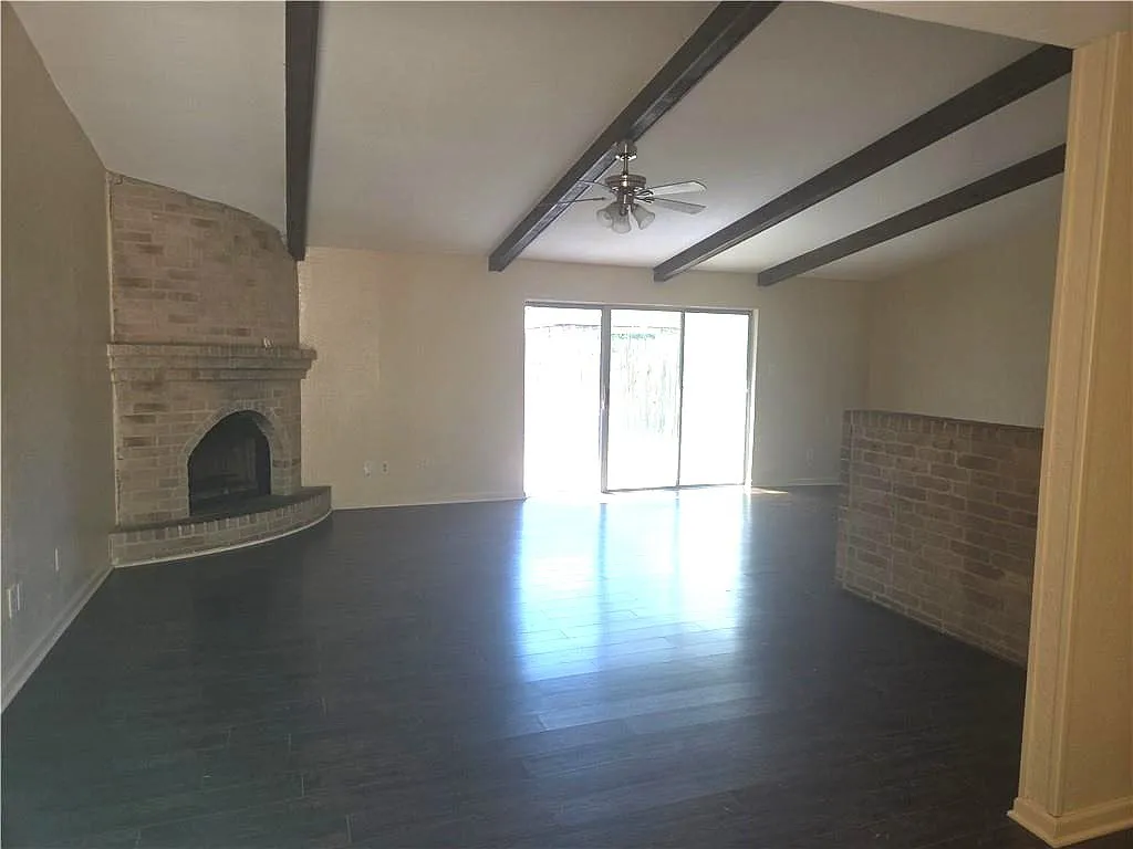 3 bed, 2.0 bath, 1488 sqft, $1,900 — Photo 2